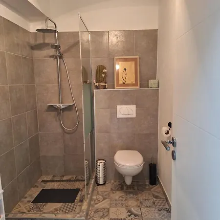 Apartamento Apartma Under The Drunk Railroad Kozljak