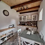 Apartment Apartma Under The Drunk Railroad *